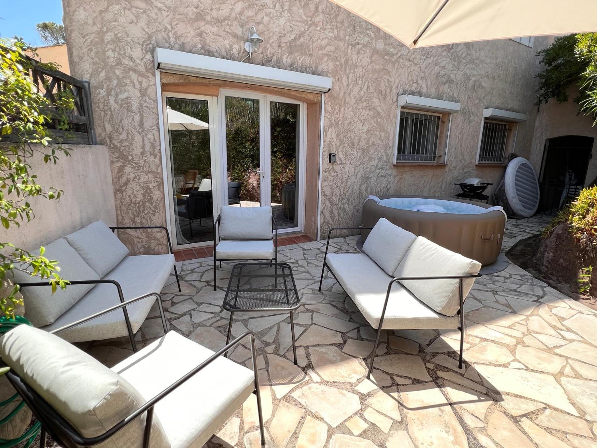 Simone, Appartement Maison, Quartier Calme, Grande Terrasse, Spa, Barbecue, 2 Chambres Fréjus Eksteriør bilde