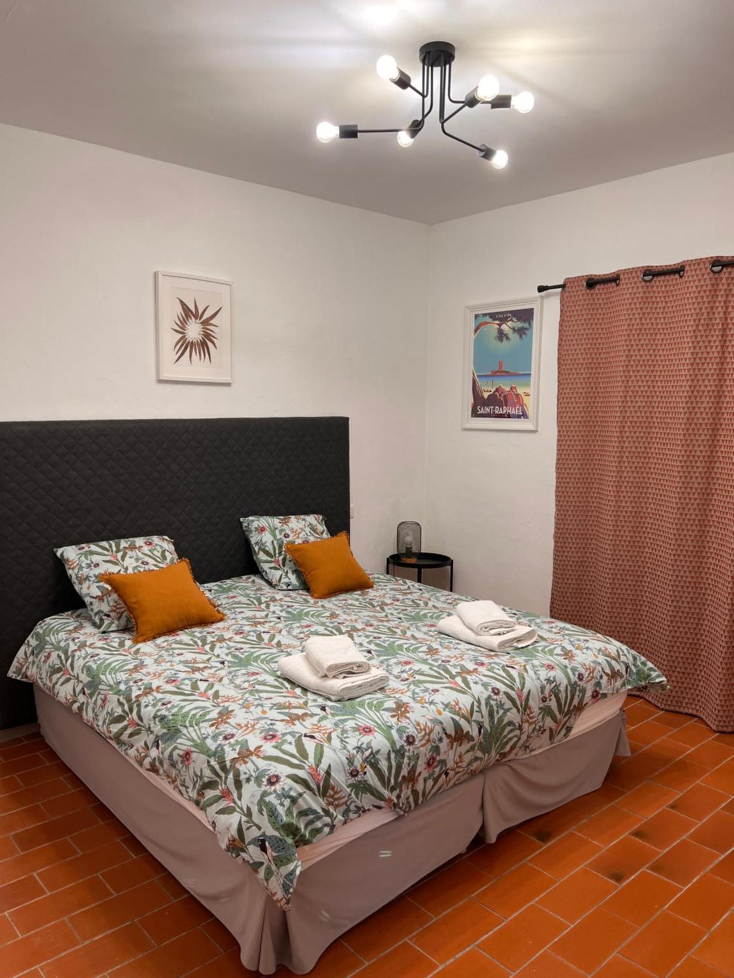 Simone, Appartement Maison, Quartier Calme, Grande Terrasse, Spa, Barbecue, 2 Chambres Fréjus Eksteriør bilde